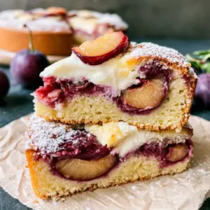 Schneller Zwetschgenkuchen mit Schmandguss: Das perfekte Rezept für fruchtigen Genuss!
